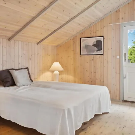 4 Bedroom Cozy In Vaeggerlose Bøtø By