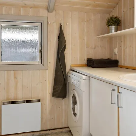 4 Bedroom Cozy In Vaeggerlose