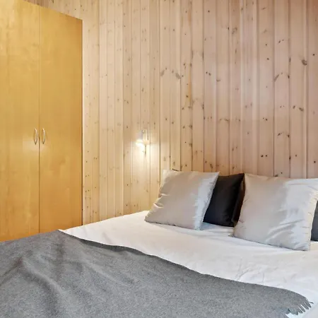 4 Bedroom Cozy In Vaeggerlose Ferienhaus