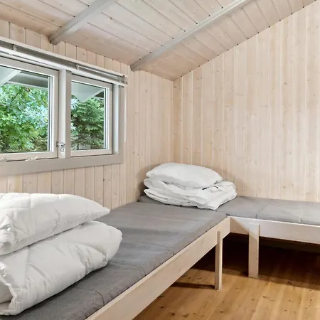 4 Bedroom Cozy In Vaeggerlose