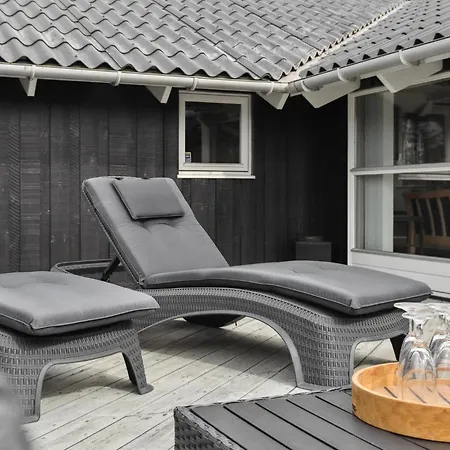 4 Bedroom Cozy In Vaeggerlose Ferienhaus *